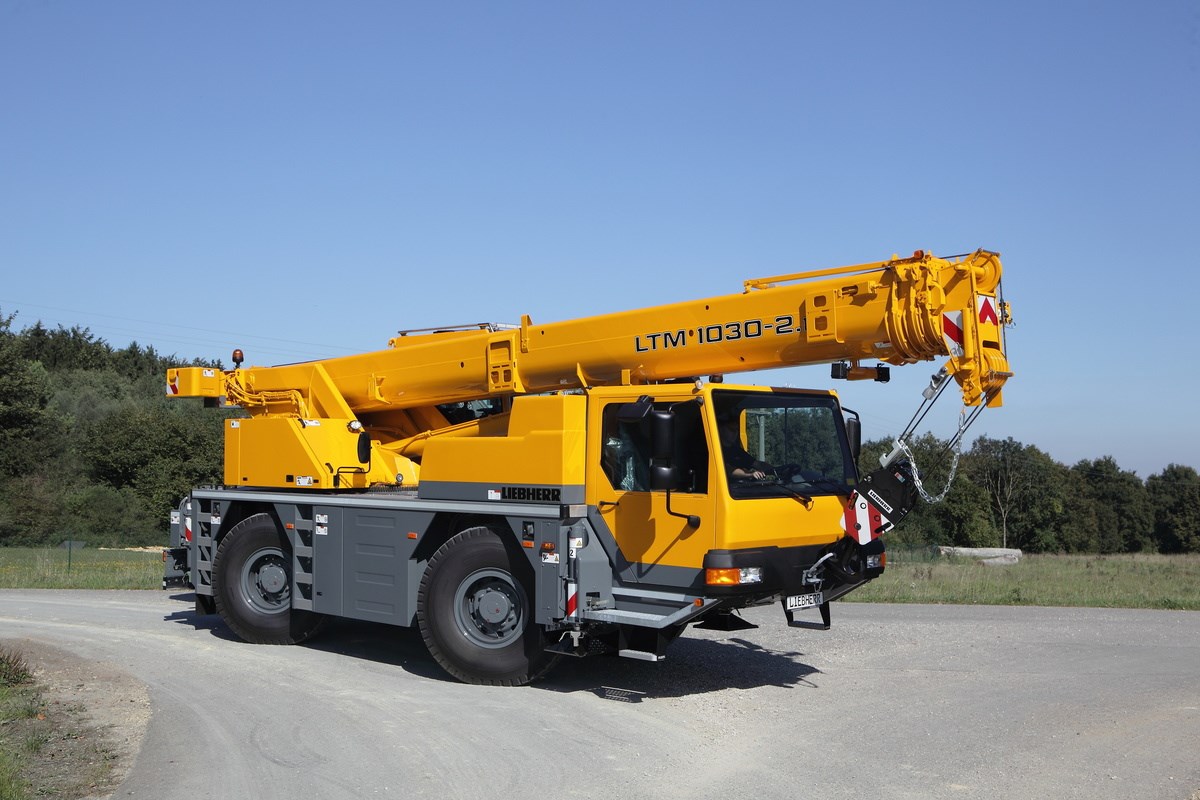 Jeřáb Liebherr LTM 1030-2 zpředu